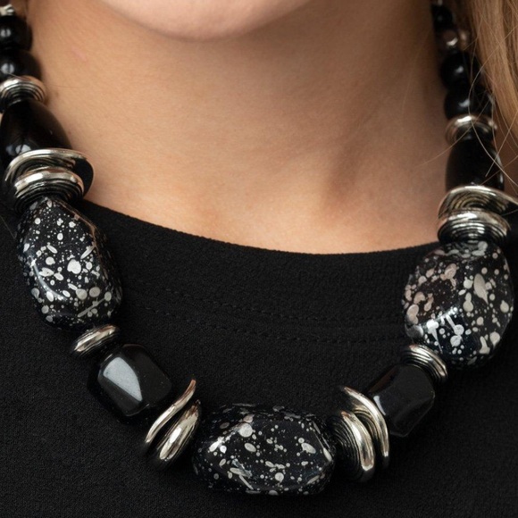Transform Your Look with In Good Glazes: Black Stone Necklace & Earring Set - Picture 2 of 7
